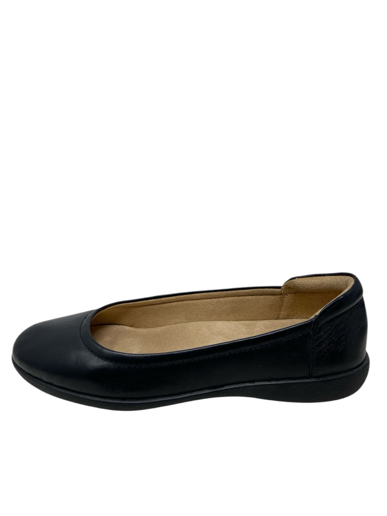 NATURALIZER Size 8.5 FLAT W
