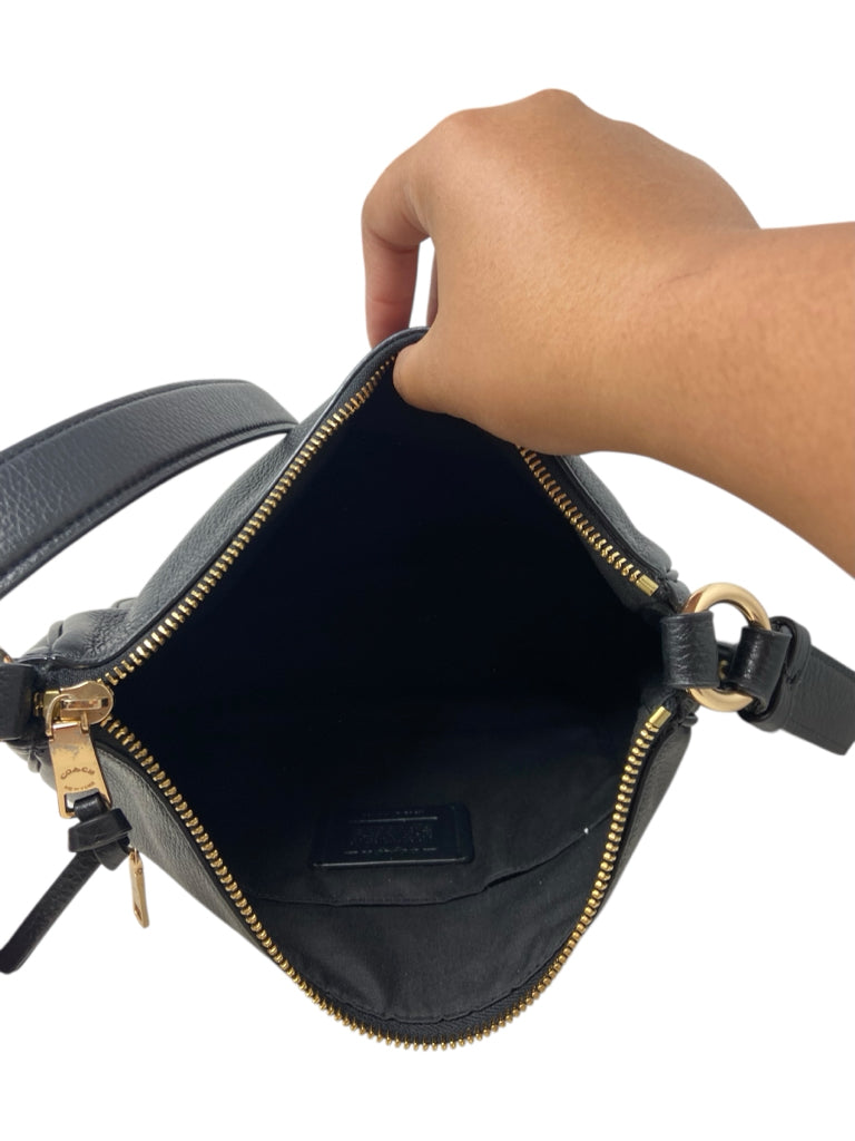 COACH Size medium PURSE W