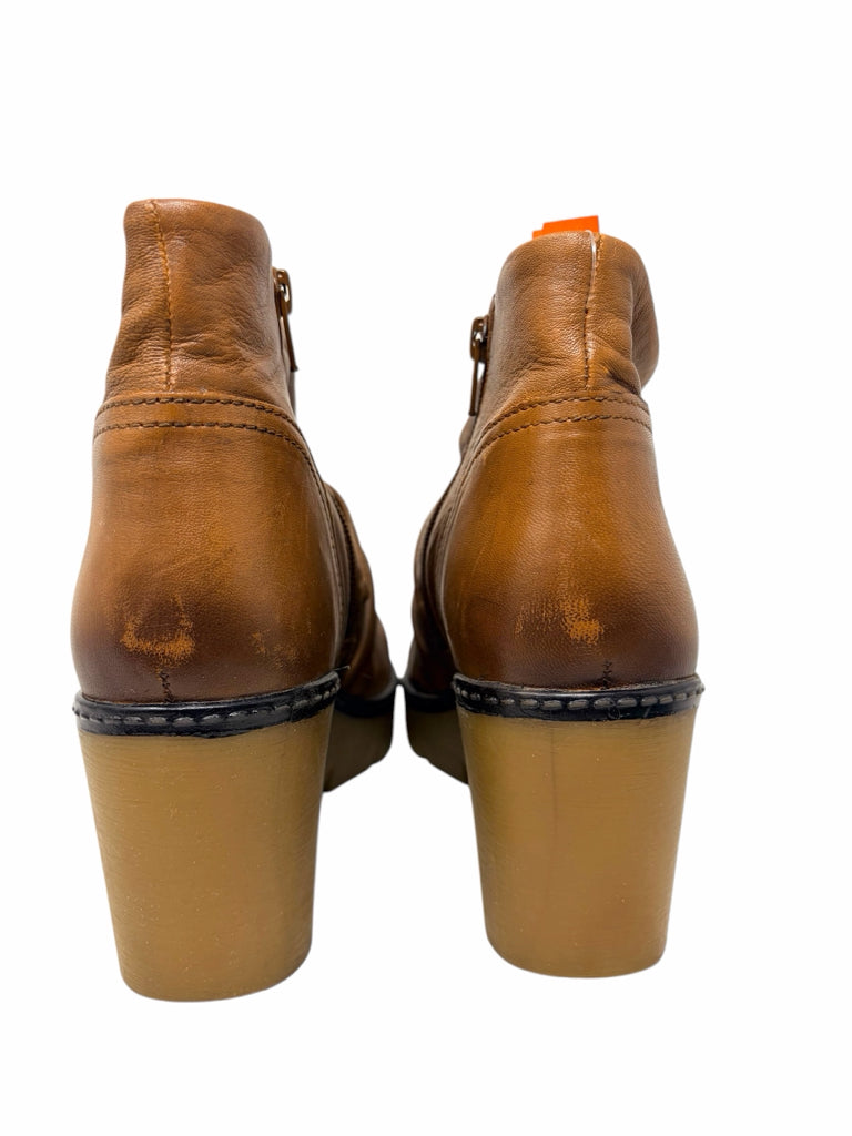 DIBA TRUE Size 8 BOOTIE W