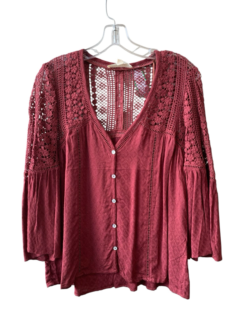 LOVE STITCH Size small BLOUSE W