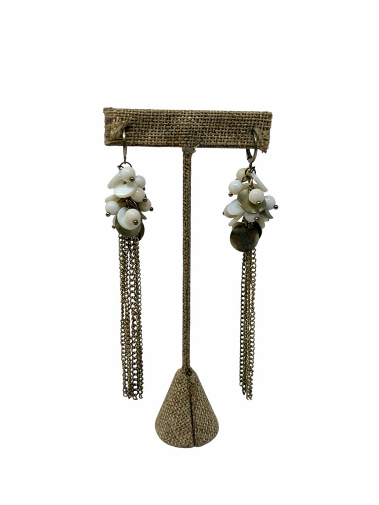 Size PIERCED EARRINGS