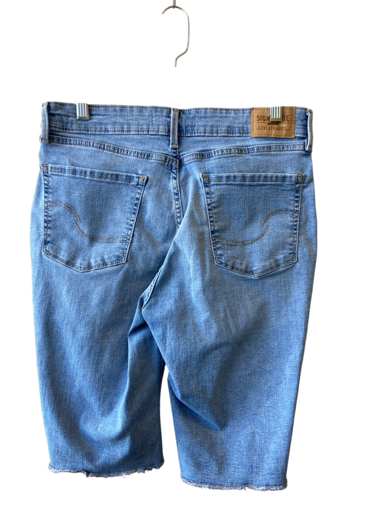 LEVI Size 10 SHORT W