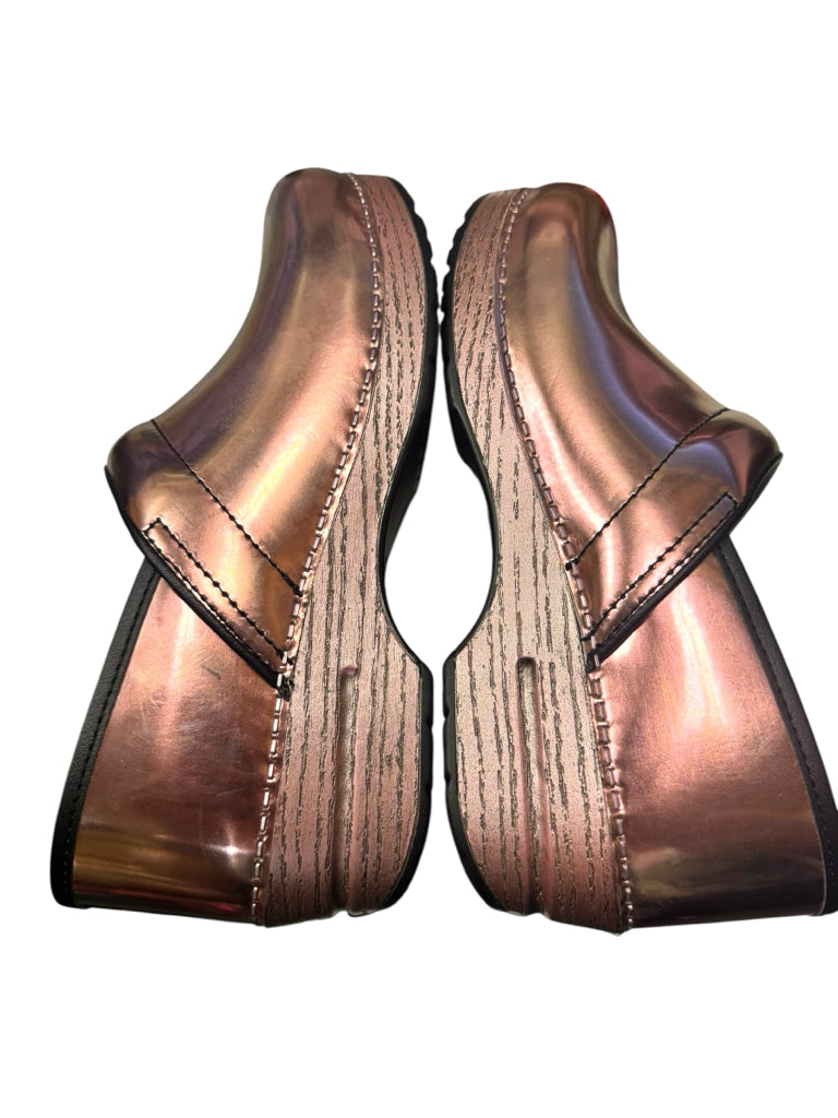 DANSKO Size 9 MULE W