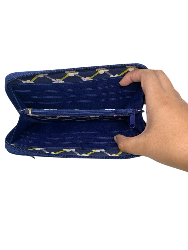 VERA BRADLEY  medium WALLET W