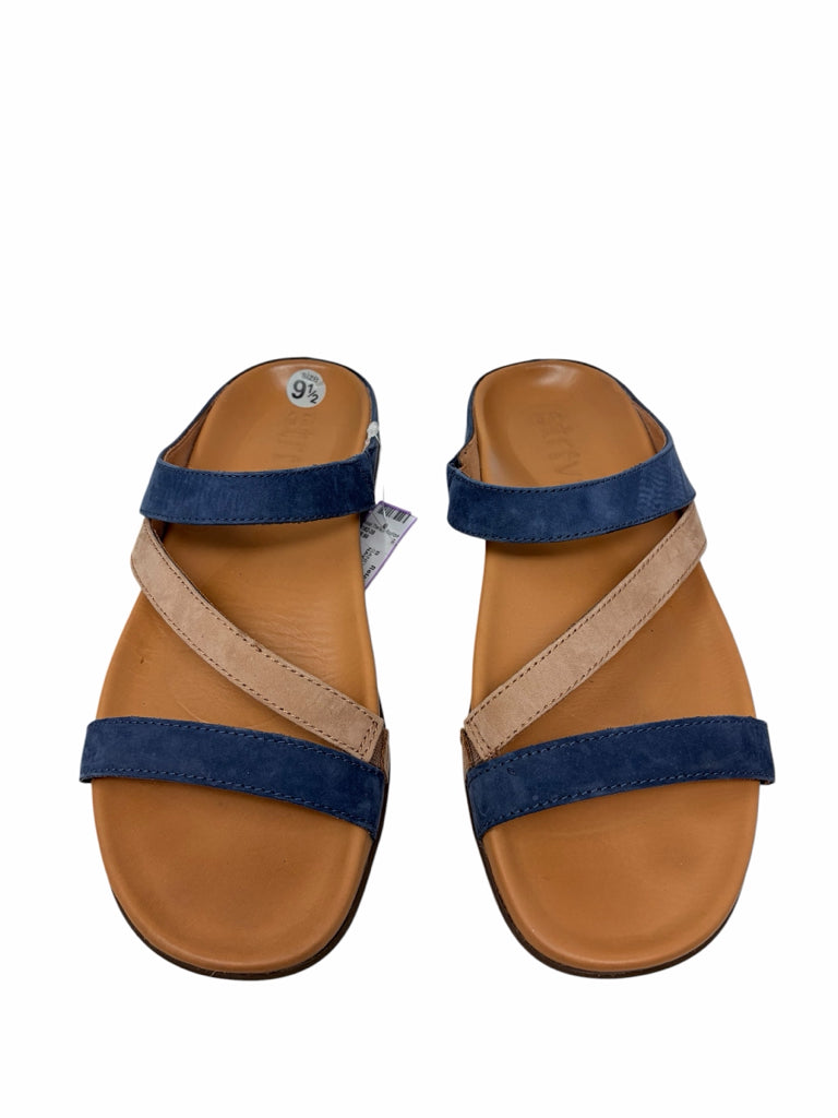 STRIVE Size 9.5 SANDALS W