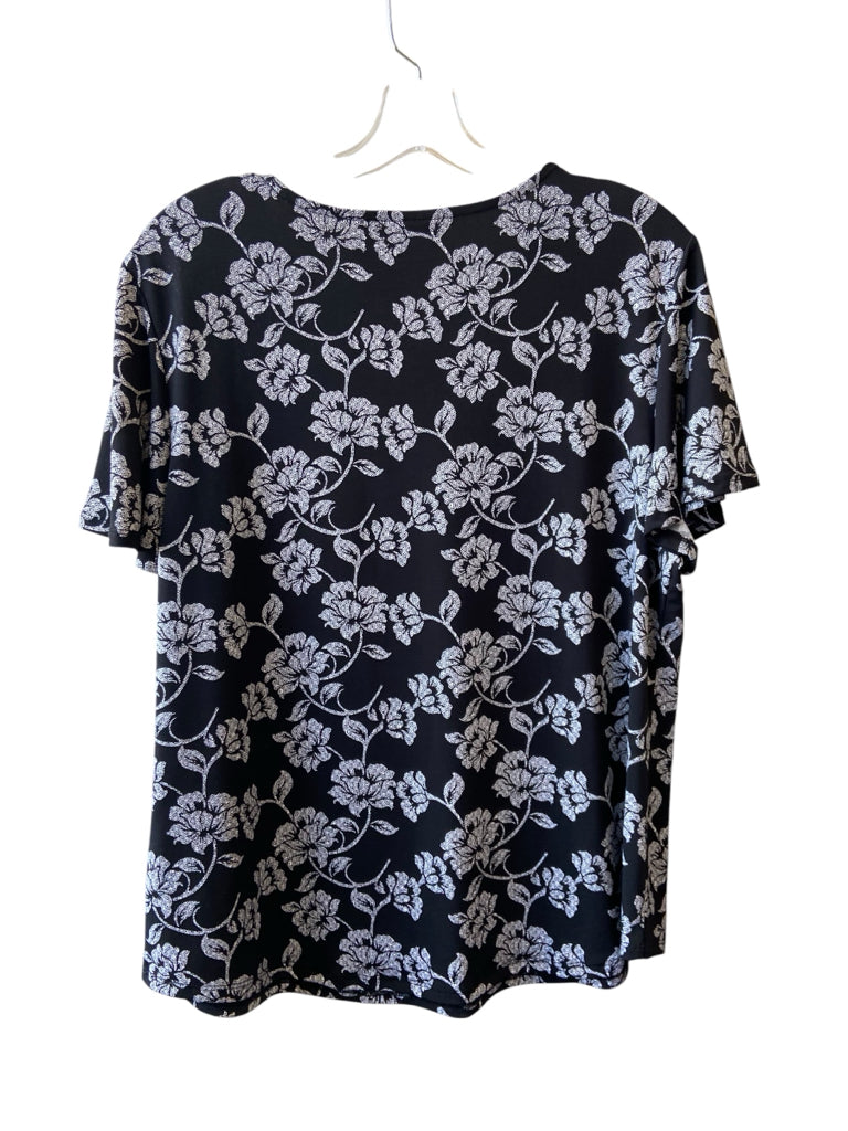CHICO'S Size large TOP W