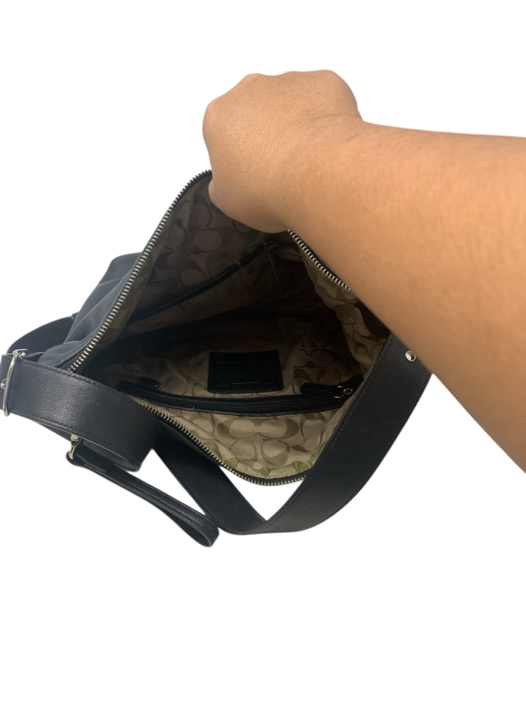 COACH  medium PURSE W