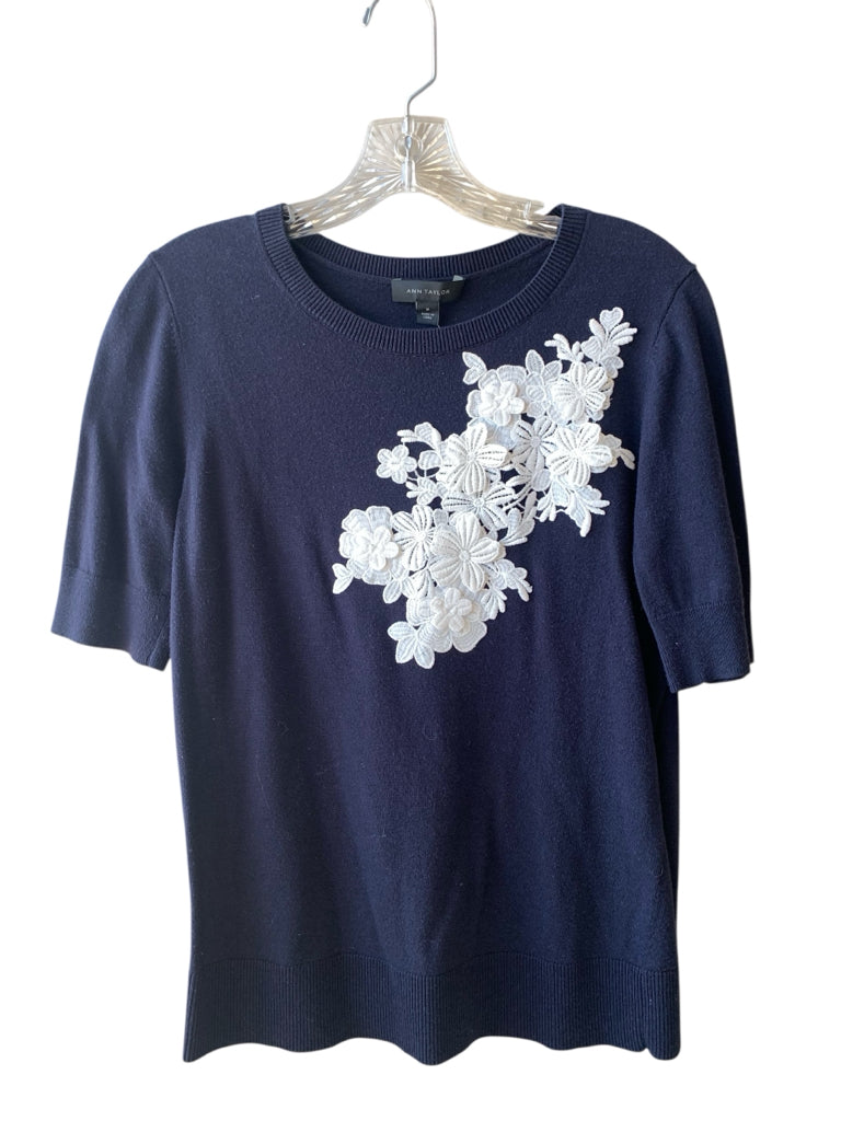 ANN TAYLOR  medium TOP W