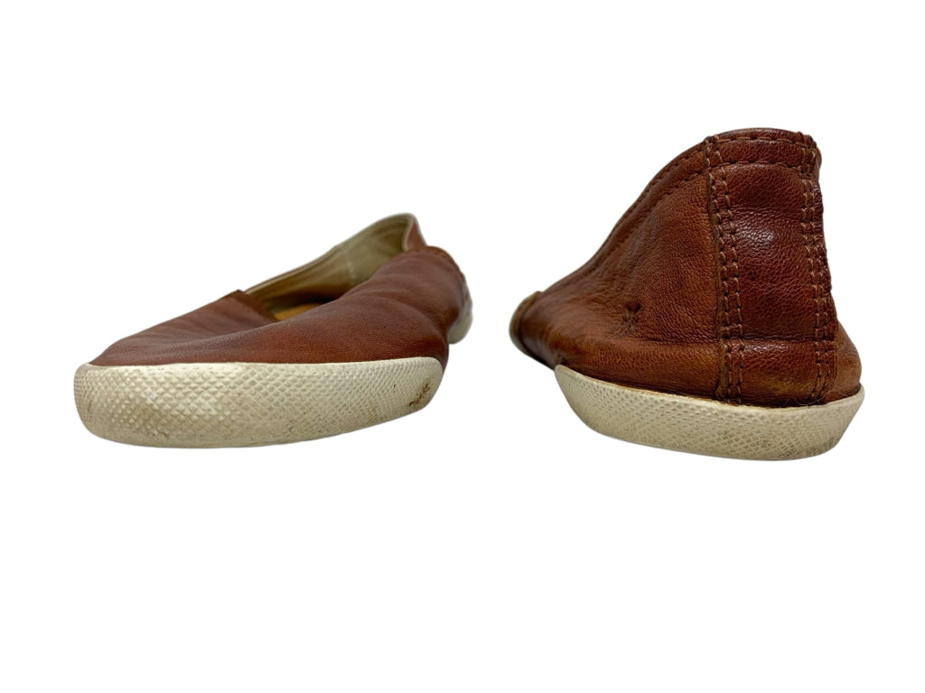 FRYE  8 FLAT W