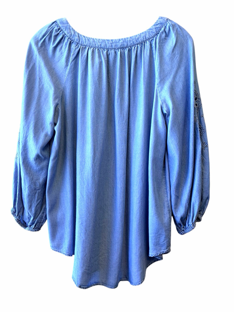LAUREN CONRAD Size small TOP  W
