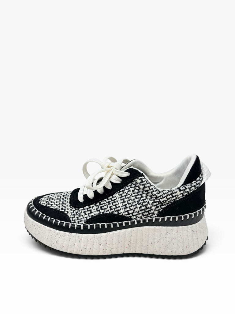UNIVERSAL THREADS Size 8 SNEAKERS W