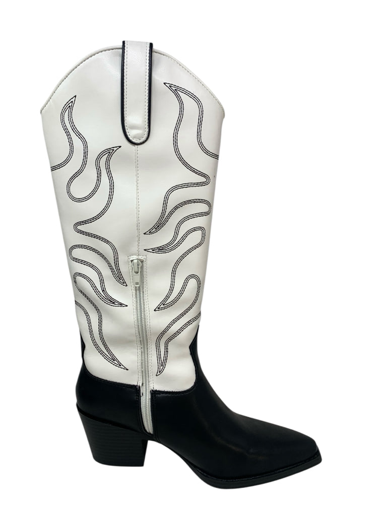 WILD PAIR  8.5 BOOT W