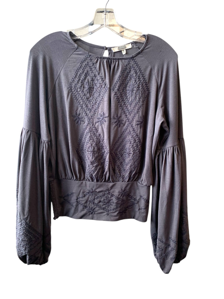 GIMMICKS  medium TOP  W