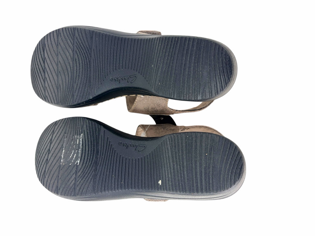 CLARKS Size 9 SANDALS W