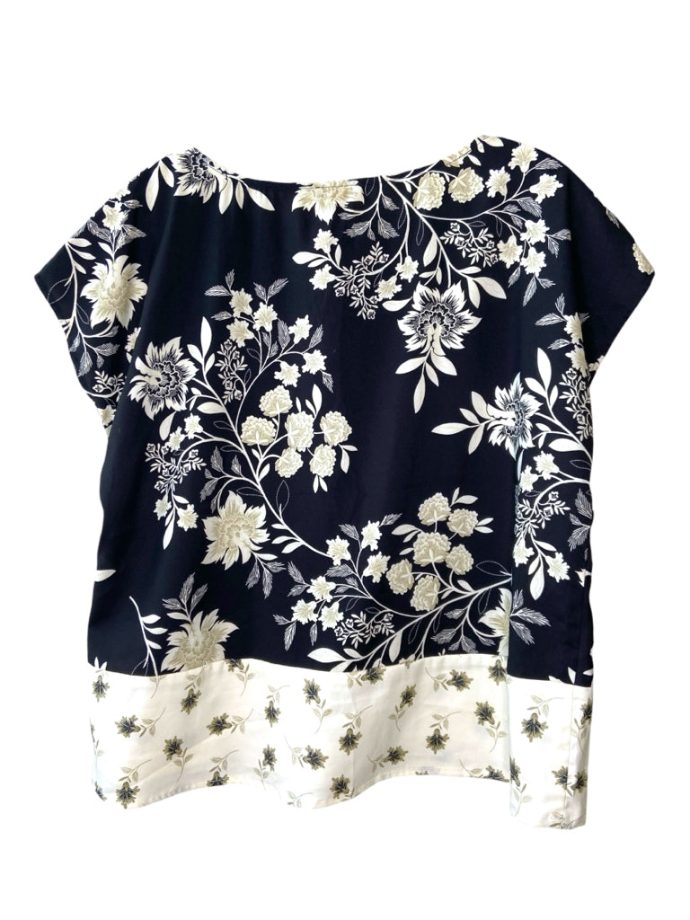 VINCE CAMUTO Size large TOP W
