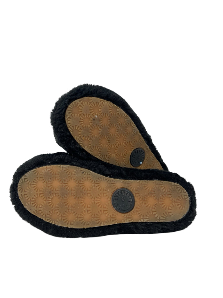 UGG Size 7 SLIPPER W