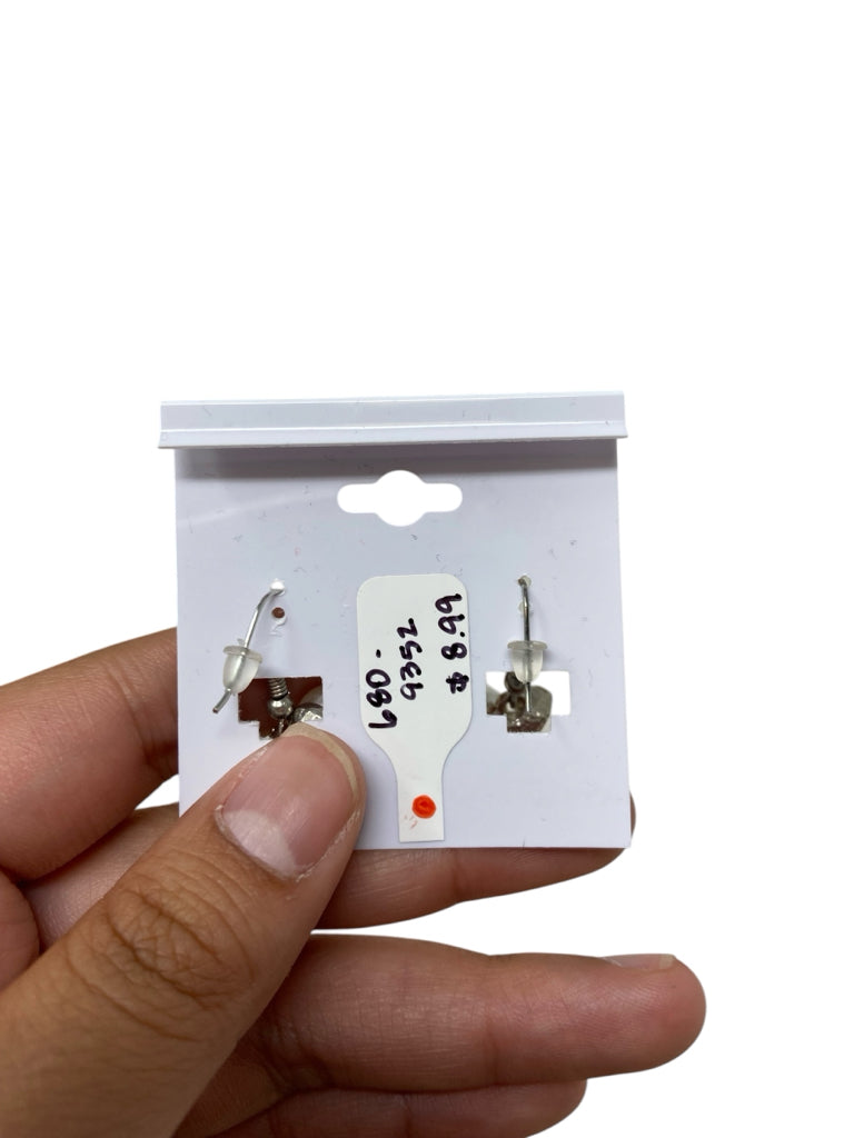 Size PIERCED EARRINGS