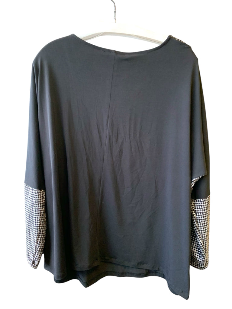 JULIAN CHANG  medium TOP  W