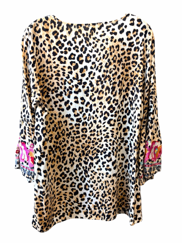 SAVANNA JANE Size medium TOP  W
