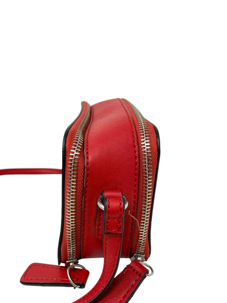 GUESS  small CROSSBODY W