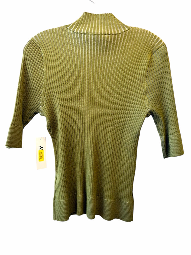 DKNY Size medium SWEATER W