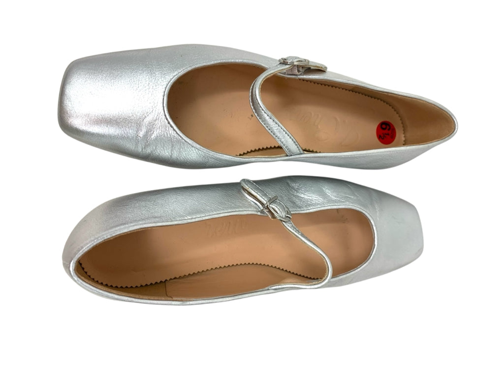 J CREW  6.5 FLAT W