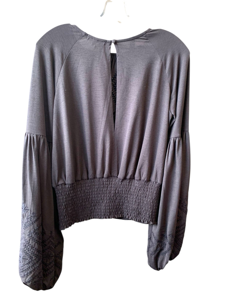 GIMMICKS  medium TOP  W