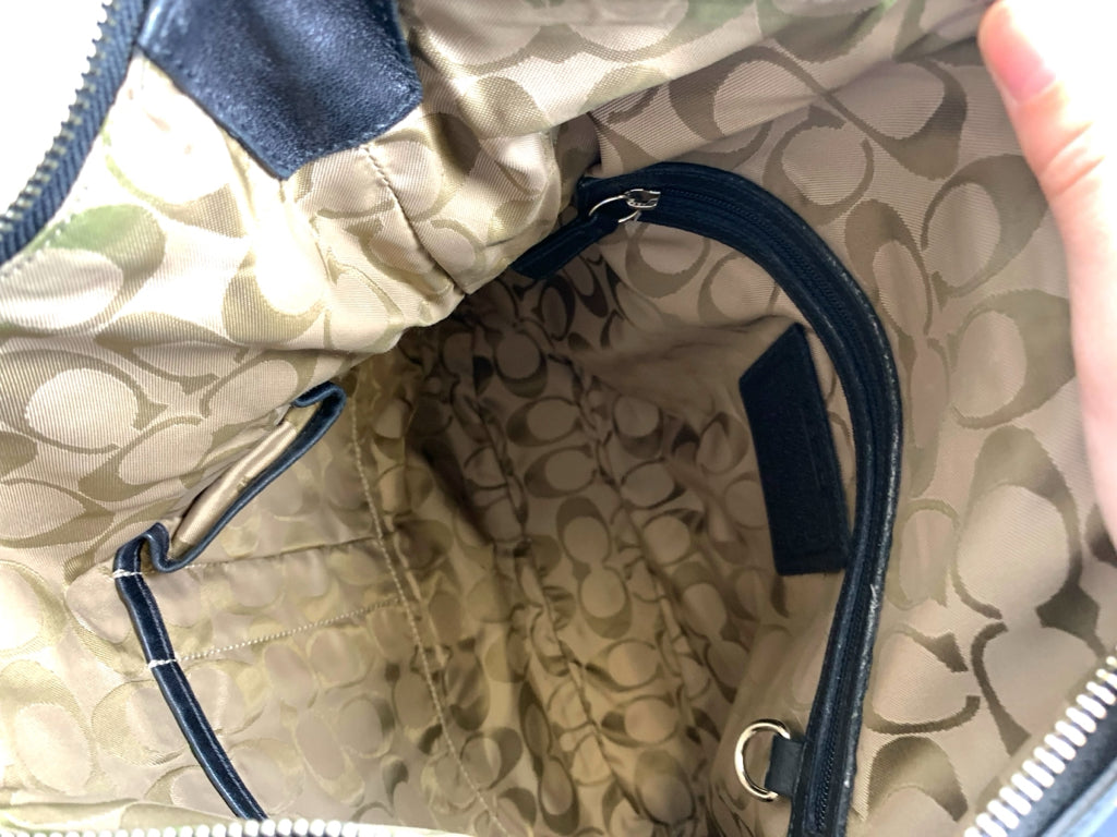 COACH  medium PURSE W