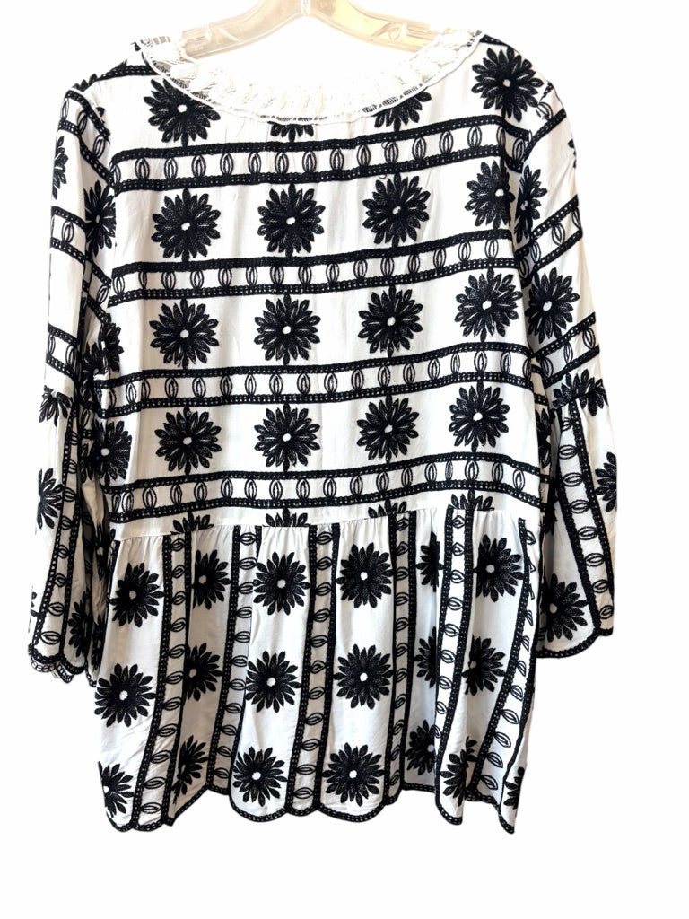 LIKE LOVE Size small TOP W
