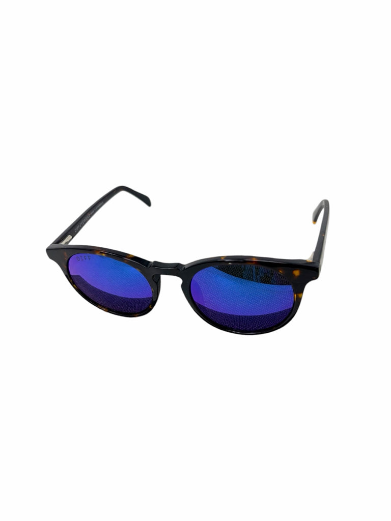 DIFF EYEWEAR Size OSFM EYEWEAR W
