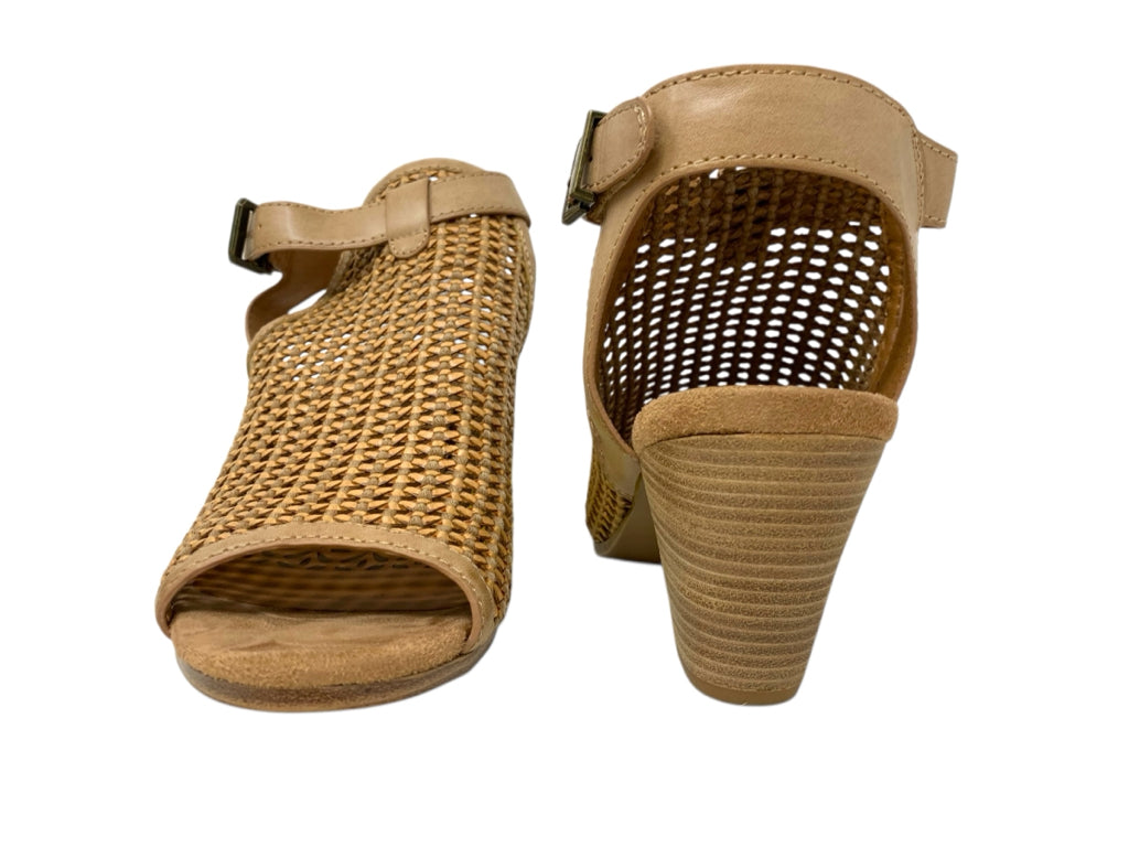BARETRAPS  8.5 HEEL W