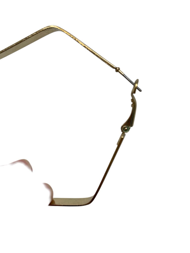 Size PIERCED EARRINGS