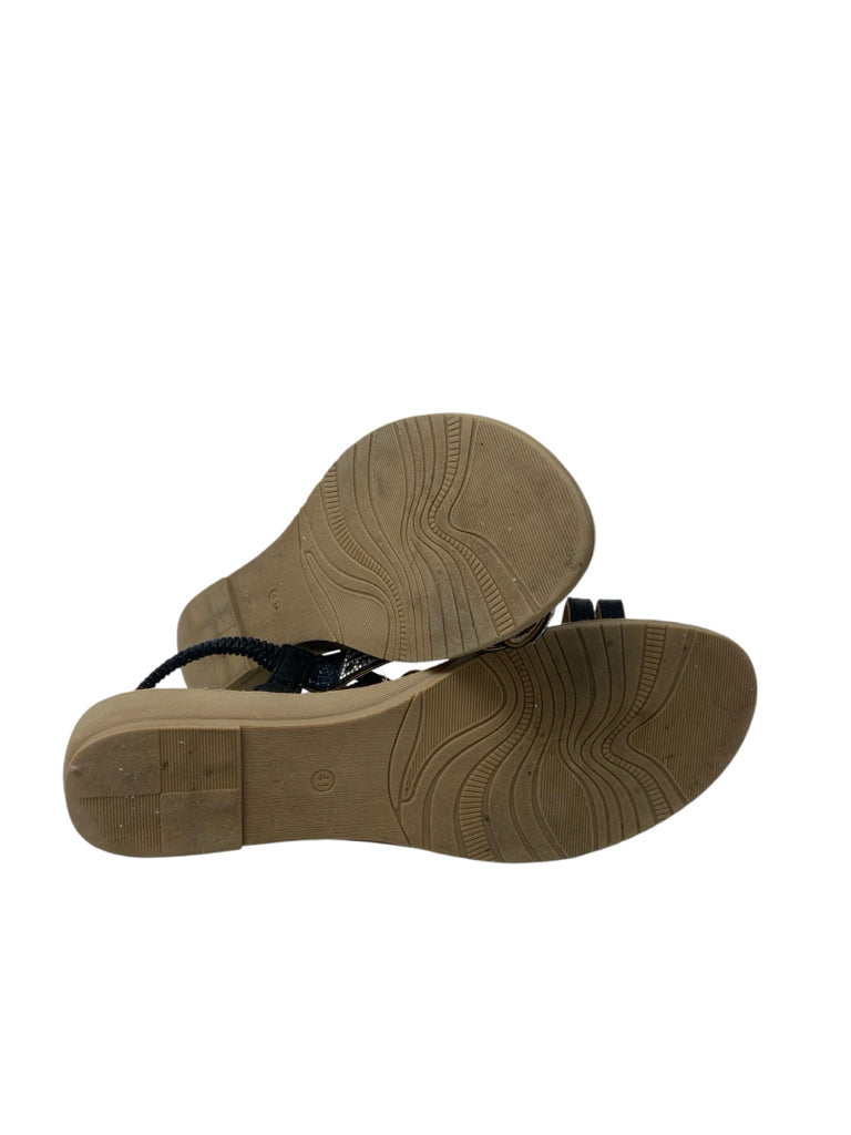 Size 9.5 SANDALS W