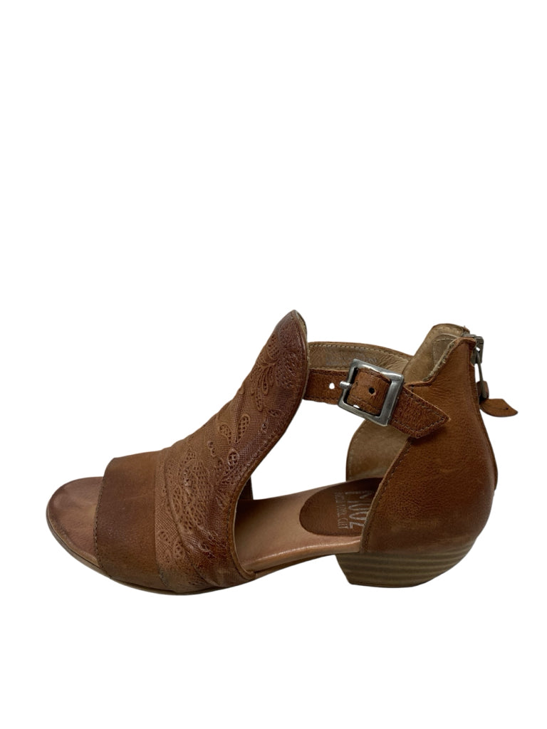MIZ MOOZ Size 6 SANDALS W