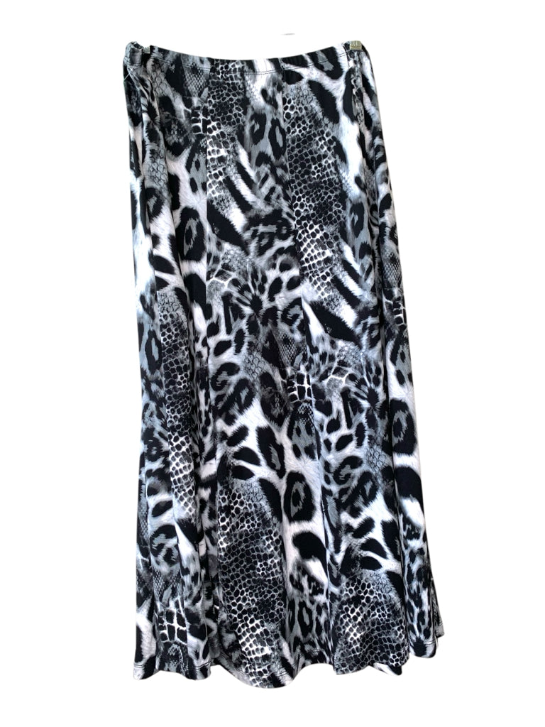 JM COLLECTION  large SKIRT W
