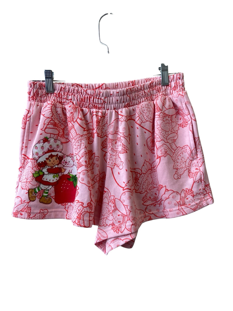 STRAWBERRY SHORTCAKE Size medium SHORT W