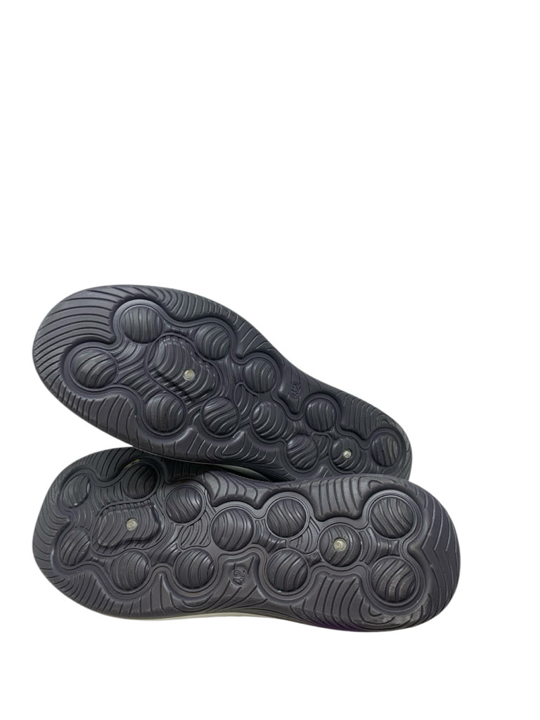 10 SHOES W