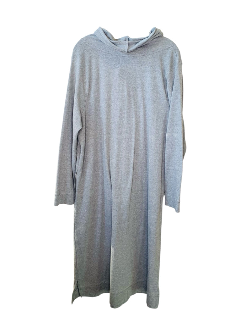 CAROLE HOCHMAN  1X NIGHT GOWN