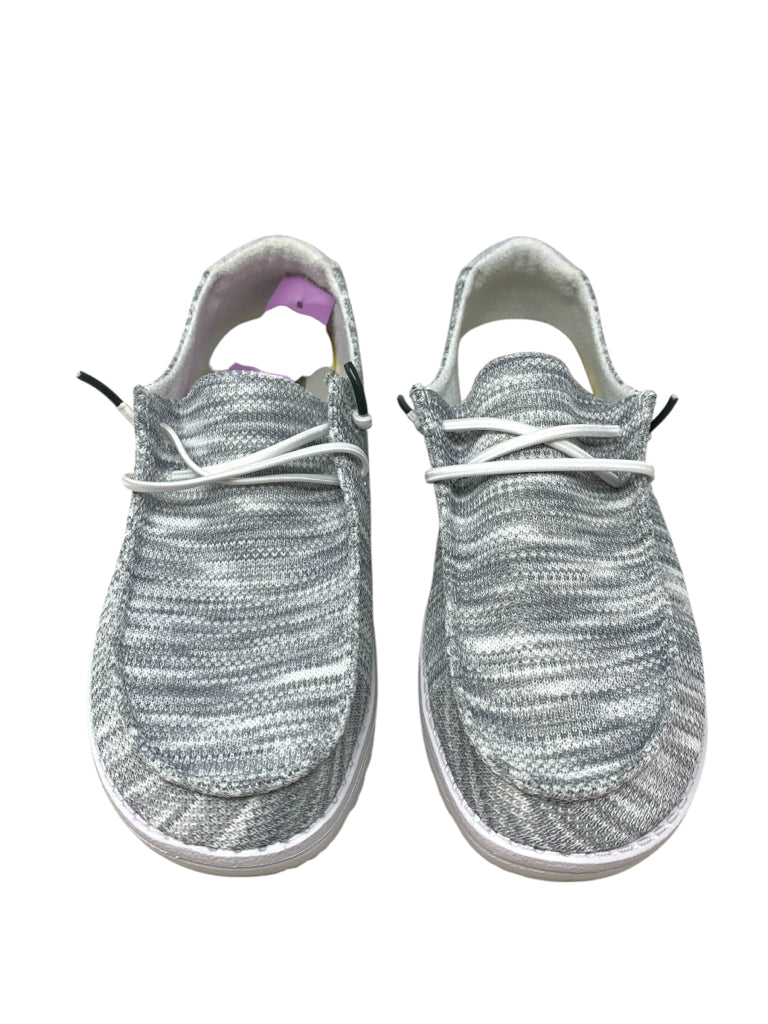 HEY DUDE  8 SNEAKERS W