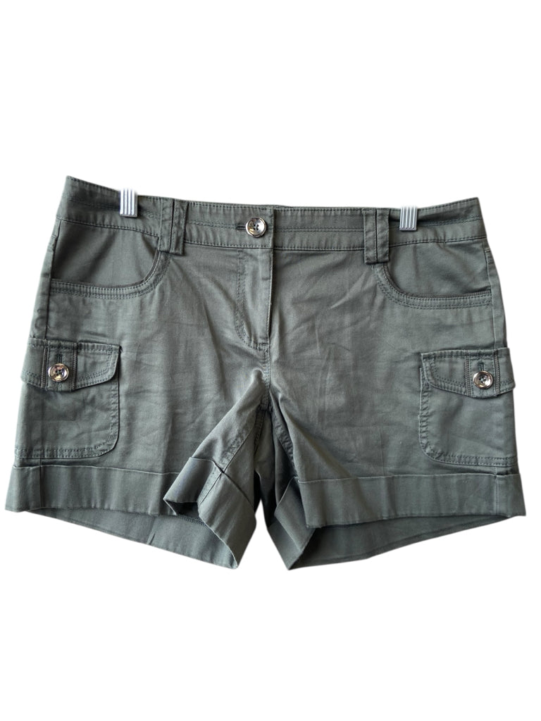 WHITE HOUSE BLACK MARKET Size 6 SHORT W