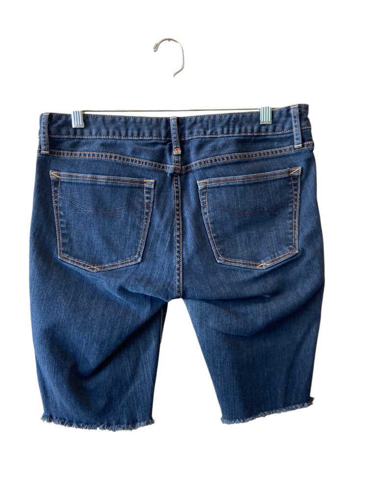 GAP Size 8 SHORT W