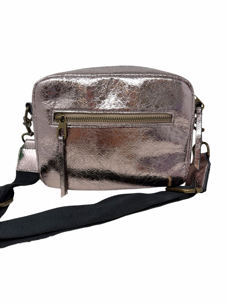 UNIVERSAL THREADS Size small CROSSBODY W