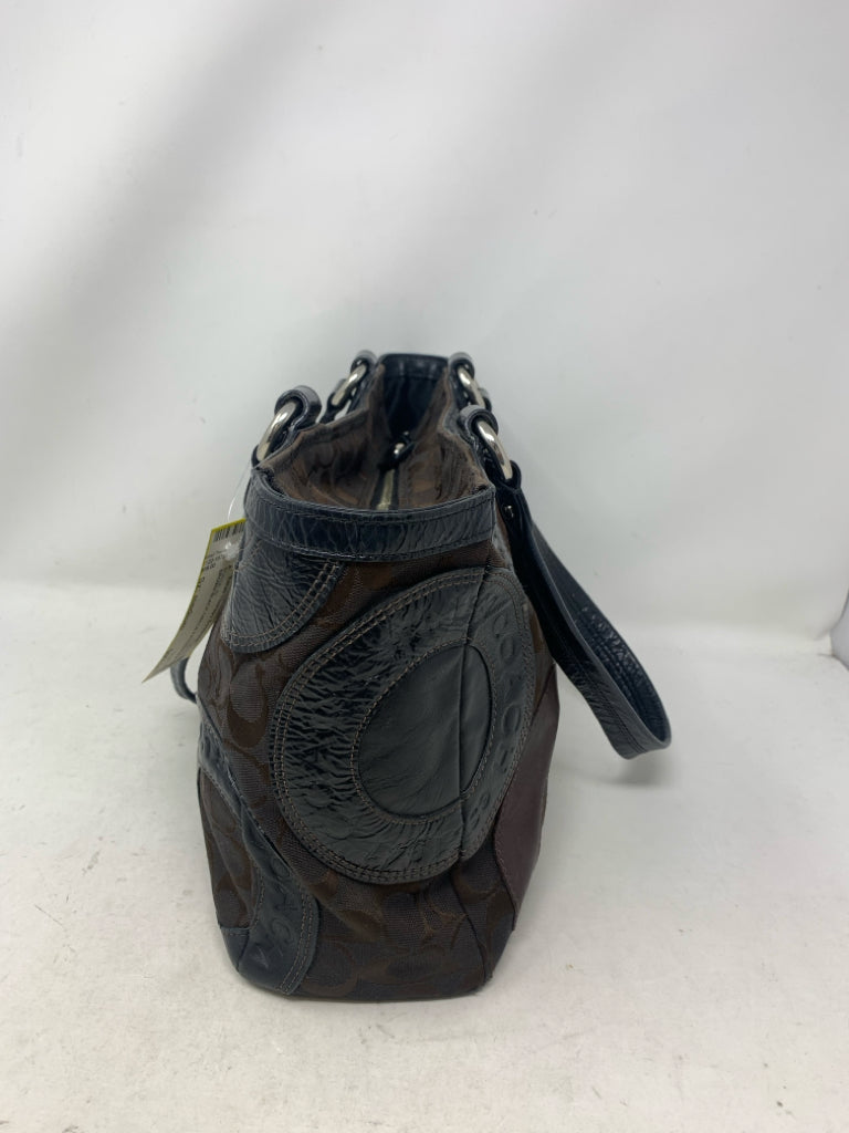 COACH  medium PURSE W