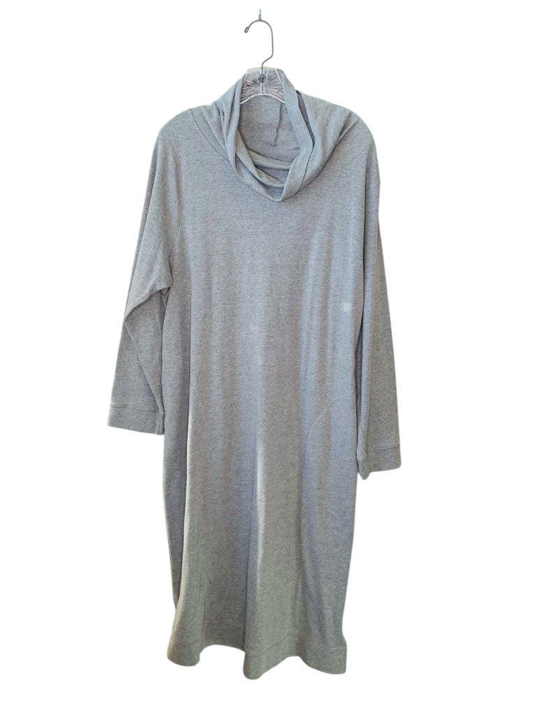 CAROLE HOCHMAN  1X NIGHT GOWN