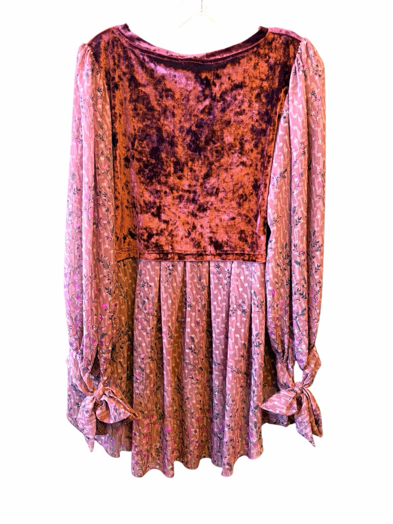 IVY JANE Size medium TOP W