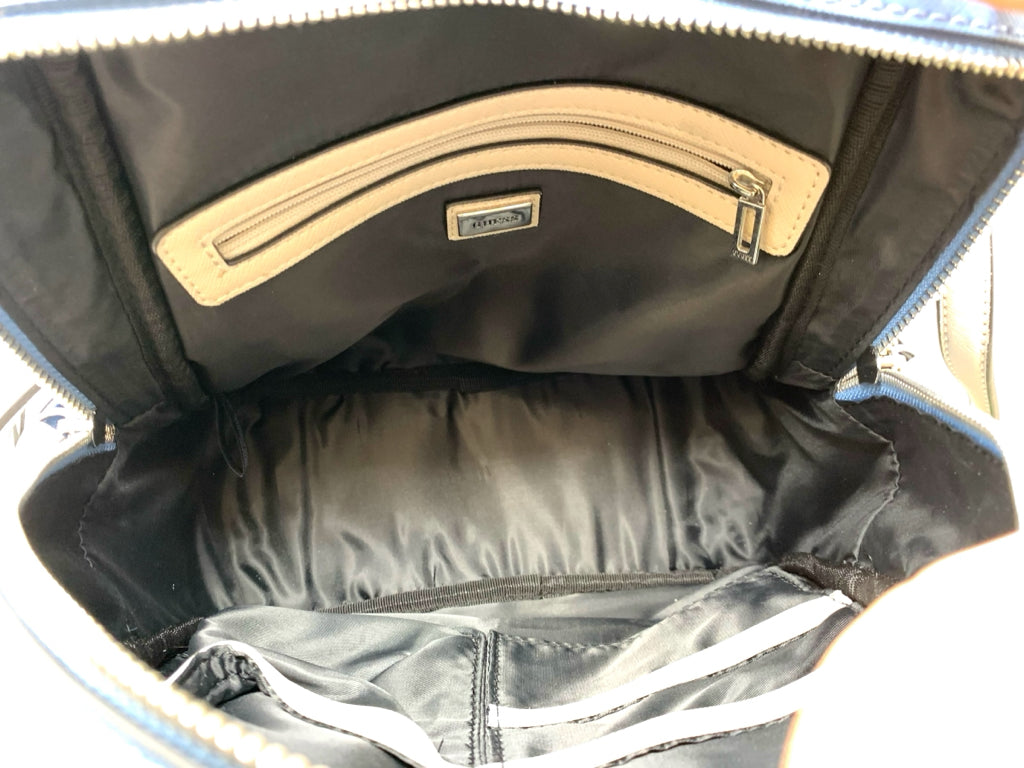 GUESS  NEW! BACK PAC