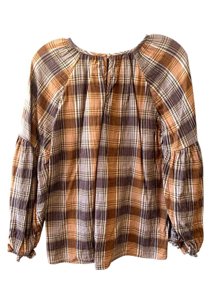 UNIVERSAL THREADS  medium TOP  W