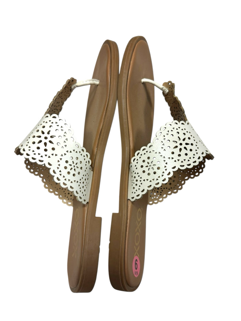 XOXO  9 FLIPFLOP W