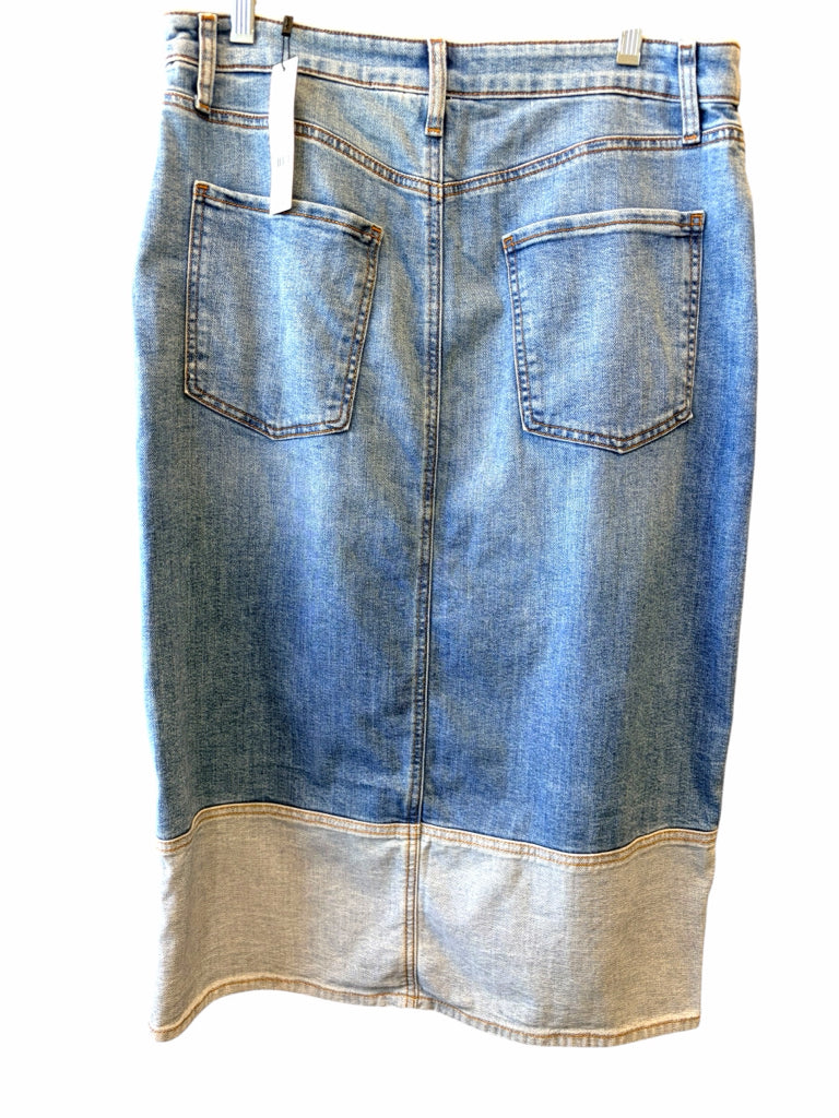 CHICO'S Size large SKIRT W