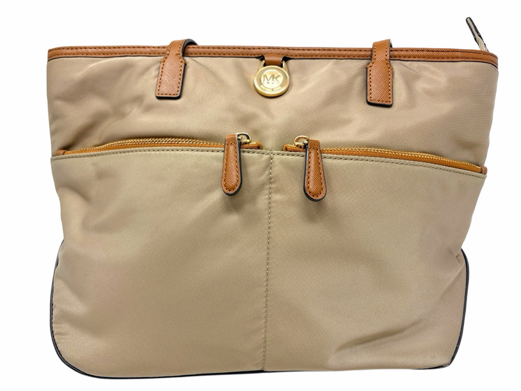 MICHAEL KORS Size medium PURSE W